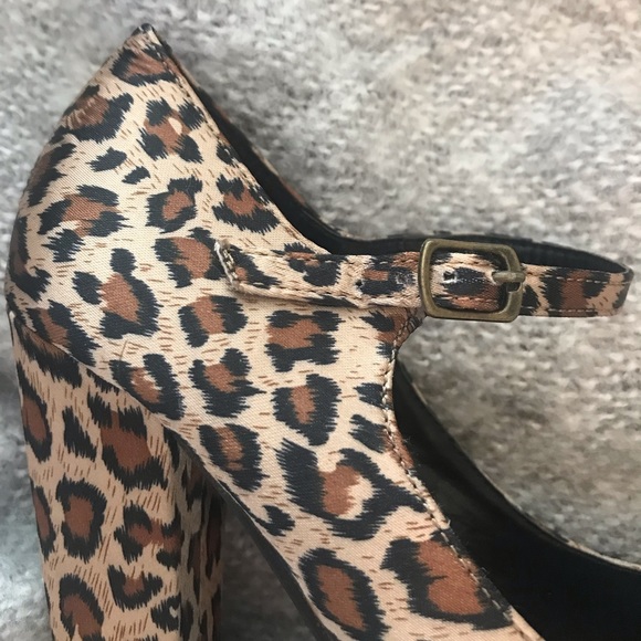 Forever 21 satin finish animal print platform heel - Picture 4 of 10